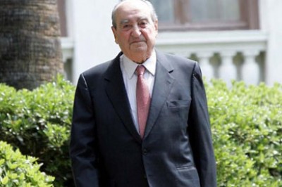 وفاة رئيس الوزراء اليوناني السابق كونستاندينوس ميتسوتاكيس