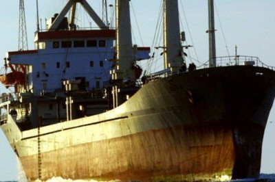   جنوب أفريقيا تحتجز سفينة فوسفاط مغربية بعد شكوى من جبهة البوليساريو الانفصالية 