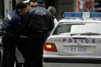 القبض عصابة اجرامية البانية / يونانية تسرق المارة في شوارع باتيسيا