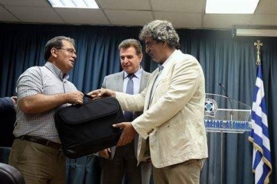 اليونان تستعيد الأجهزة والمعدات الطبية التي سرقتها عصابة كولومبية في شهر مايو وهربتها خارج البلاد