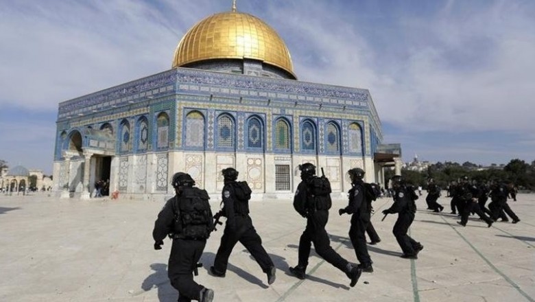إقدام قوات الاحتلال الإسرائيلية على حصار المسجد الأقصى بشكل كامل