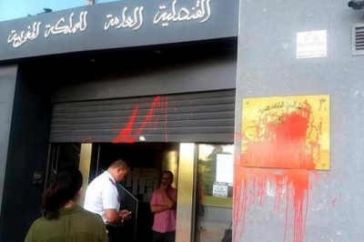 لون الدم  يلطّخ قنصلية مغربية  بإسبانيا بعد الهجوم الدموي الذي هز مدينة برشلونة