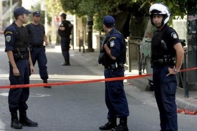 في بيريستيري بأثينا، مصري 53 عاما، يقتل، ابنه البالغ من العمر 18 عاما، في المنزل