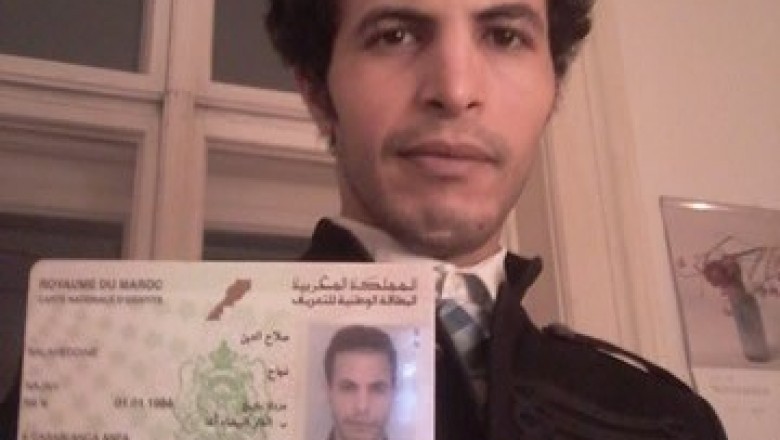 مغربي يحصل على البطاقة الوطنية من السفارة المغربية بالنمسا و لم يتمكن من أخد جواز سفره لأمر تجهله حتى السفارة!!