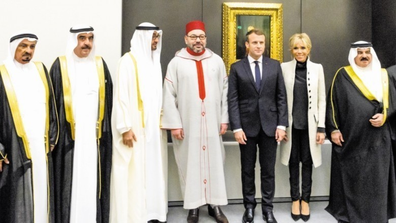 Παρουσία Ο βασιλιάς του Μαρόκου Mohammed VI και Mακρόν τα εγκαίνια του μουσείου του Λούβρου στο Αμπου Ντάμπι