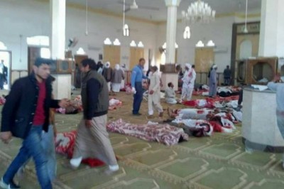  235 قتيلا و80 جريحا في تفجير مسجد أثناء صلاة الجمعة بمصر