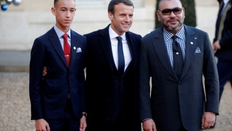 Ο βασιλιάς Mohammed VI, συνοδευόμενος από τον πρίγκιπα Moulay El Hassan στο Παρίσι, για τα έργα της Διεθνούς Συνόδου Κορυφής για το Κλίμα