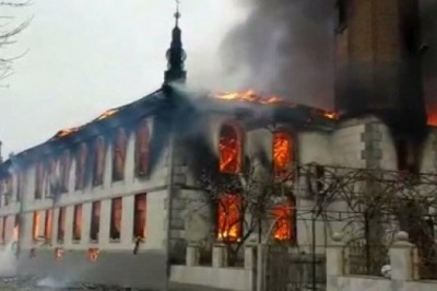 مجهولون يضرمون النار في مسجد بهولندا يؤمه مغاربة