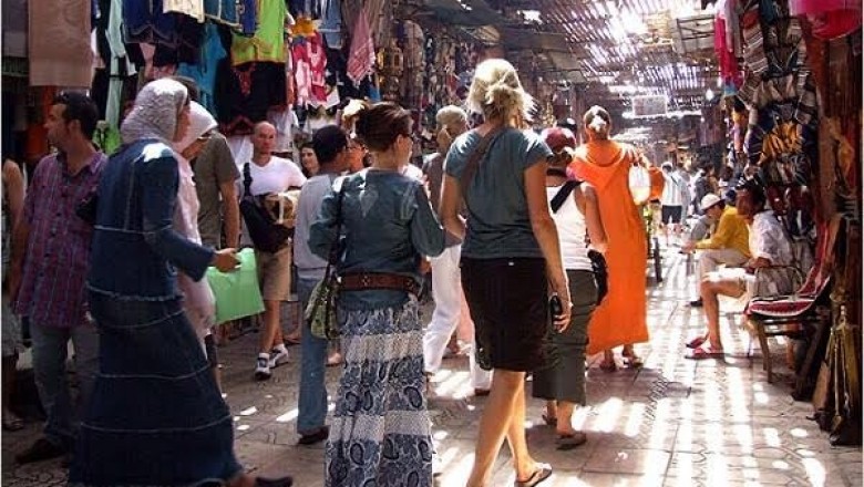 احدى عشر مليون سائح يمنحون المغرب 6 ملايير دولار في سنة واحدة و البلد يعاني مشكل التمدرس و الصحة