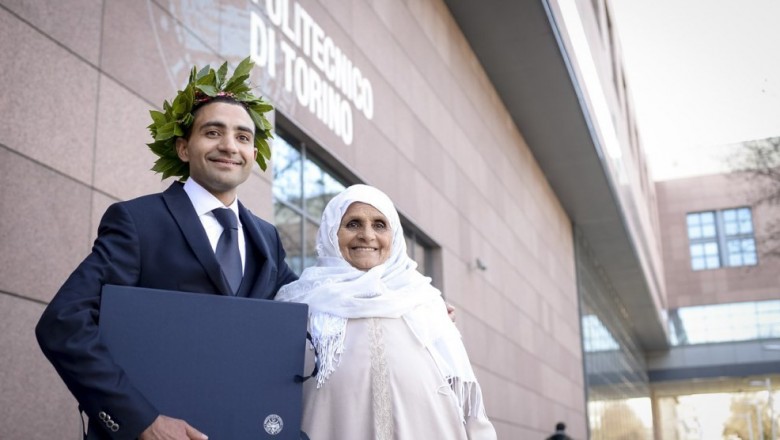 مغربي بائع ‘كلينيكس’ في إيطاليا يحصل على شهادة الماجستير في الهندسة و كبريات الصحف تحتفي به  