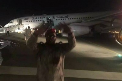 طائرة سعودية تهبط بدون عجلات أمامية في مطار جدة