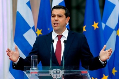 اخيرا رئيس وزراء اليونان  أليكسيس تسيبراس ارتدى ربطة عنق بعدما  خلص بلاده من برنامج الانقاذ الأوروبي