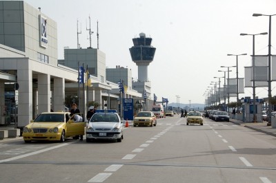 ضبط امرأة تخبئ 1.2 كيلو كوكايين في معدتها  بمطار أثينا الدولى 