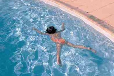 غرق طفلة في حوض سباحة فندق بجزيرة رودس