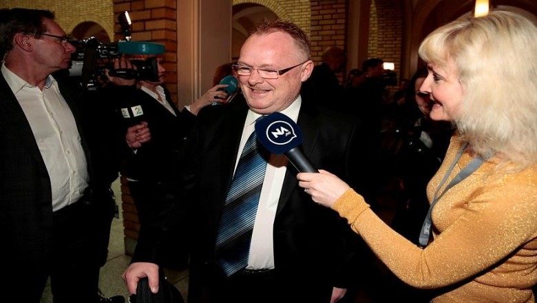 علاقة بين وزير نرويجي يميني متطرف ولاجئة إيرانية تثير جدلاً في النرويج حتى بعد أن قدّم استقالته بسببها.