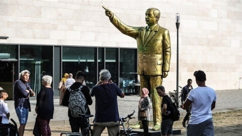 إزالة تمثال ذهبي لأردوغان من مدينة ألمانية