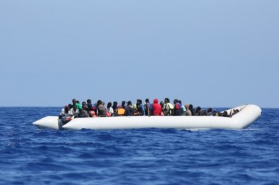 رصد خفر السواحل اليوناني 87 مهاجرا من بينهم ستة أطفال على متن مركب  بين (كيفالونياس) و (زاكينثوس)