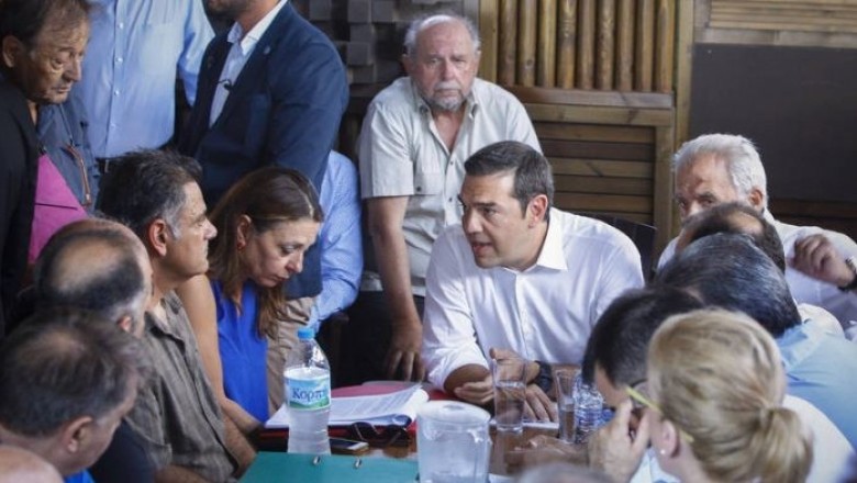 الجنسية اليونانية للصيادين من مصر وألبانيا الذين أنقذوا الناس في ماتي