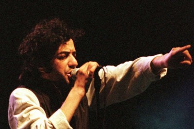 وفاة المغني الجزائري المشهور رشيد طه في باريس برز بشكل ملحوظ بعد أغنية 