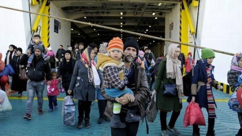 اليونان : غادر 400 لاجئ  آخر من مخيم موريا  باتجاه ميناء بيرايوس و من هناك سوف يتم نقلهم الى مخيم فولفي بشمال اليونان