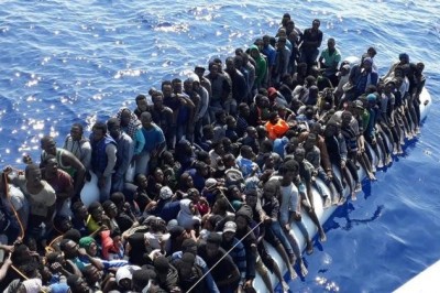 المغرب يطالب بشراكة  مع أوروبا في مجال إدارة تدفق المهاجرين فمنذ الغلق التدريجي لطرق الهجرة في  (تركيا واليونان) و عبر ليبيا (أو تونس) وإيطاليا، تزايد ضغط الهجرة على المغرب. 