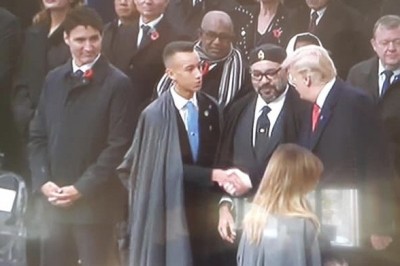 ترامب يصافح المٓلك محمد السادس وولي العهد بحرارة في حفل نهاية الحرب العالمية الأولى بباريس