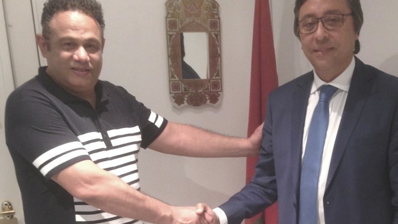 سعادة السفيرالسيد سميرالدهر بمكتبه في أثينا مع مؤسس صحيفة بلادي السيد يوسف غزالي